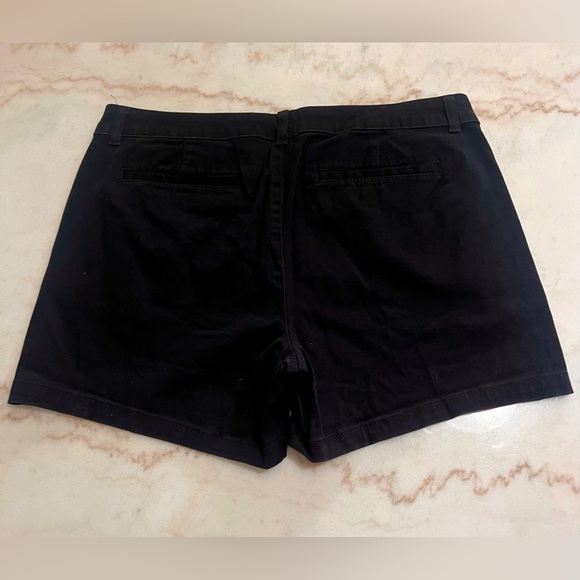 A.n.a. Black Midrise Size 12 Women’s Twill Shorts 4” Inseam. - Picture 2 of 4